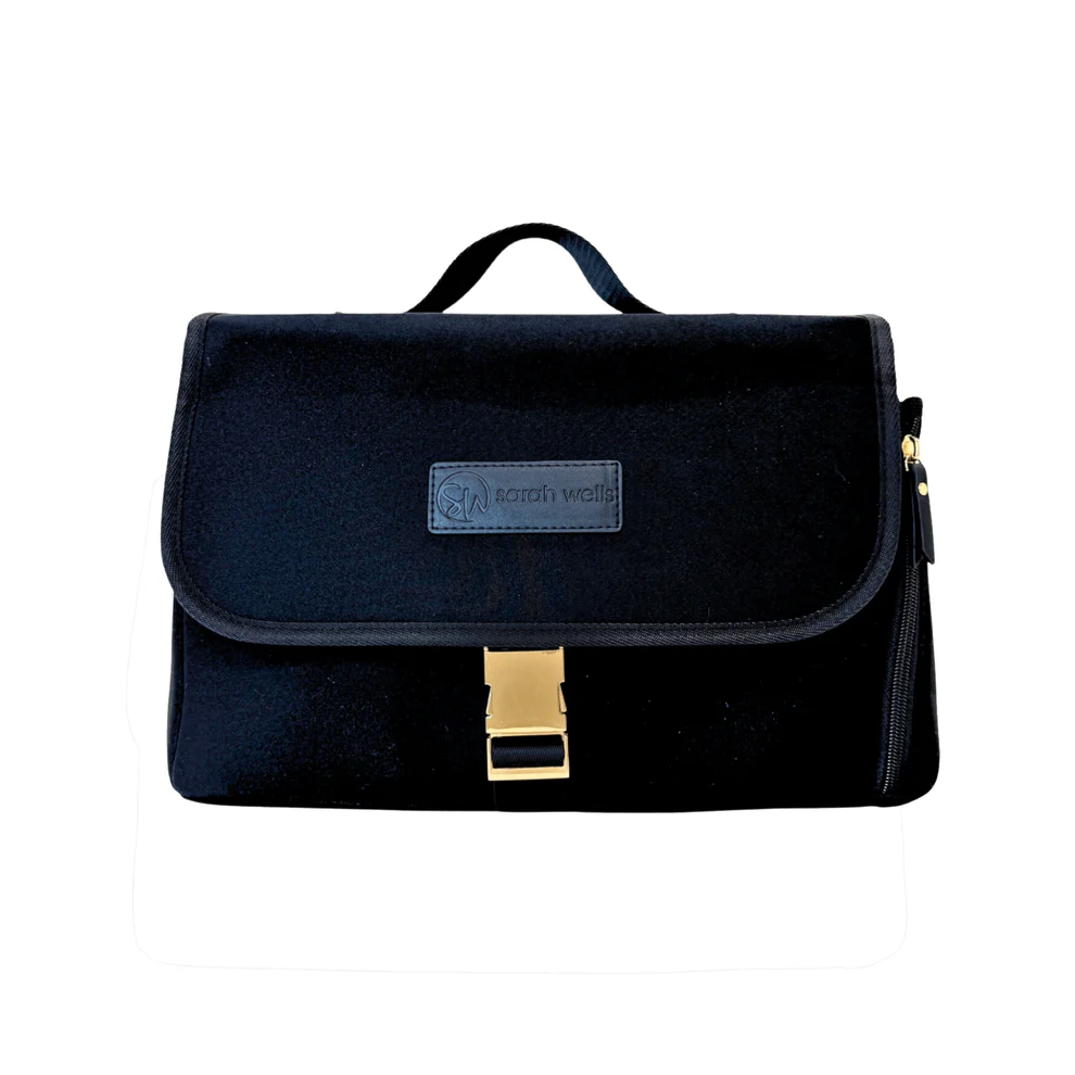 Maddy Caddy Breast Pump Crossbody – Image from pumpinpal.com