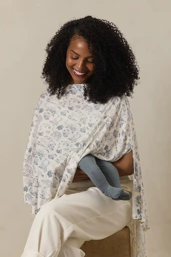 Solly Baby Bleu Toile Nursing Cover – Image from sollybaby.com